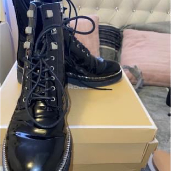 Michael Korda Boots - Picture 3 of 3